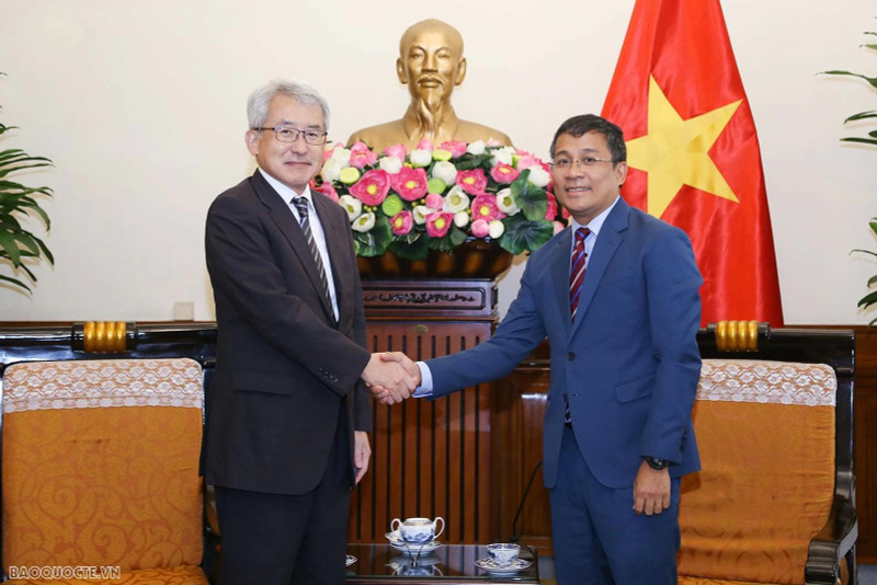 Le vice-ministre permanent des Affaires étrangères, Nguyen Minh Vu (à droite) et le vice-président principal de JICA, Hataeda Mikio. Photo : baoquocte.vn