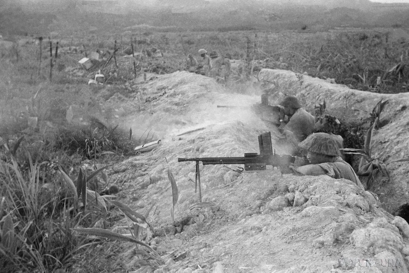 De violents combats ont lieu sur la position 206. Photo : VNA