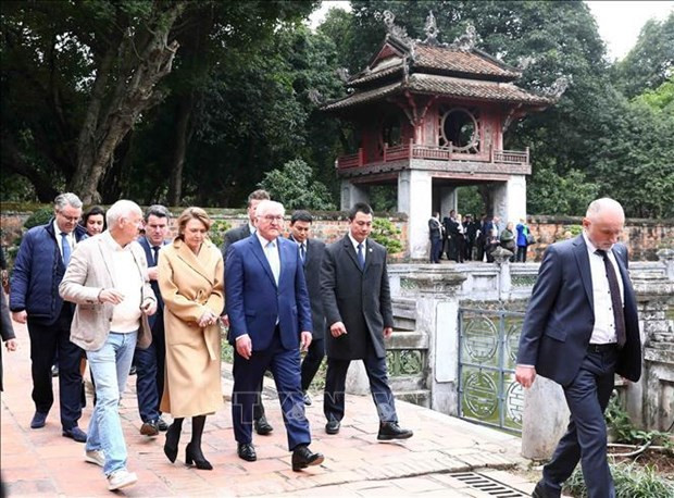 Le Président allemand Frank-Walter Steinmeier et son épouse Elke Büdenbender visitent le Temple de la Littérature. Photo : VNZ.
