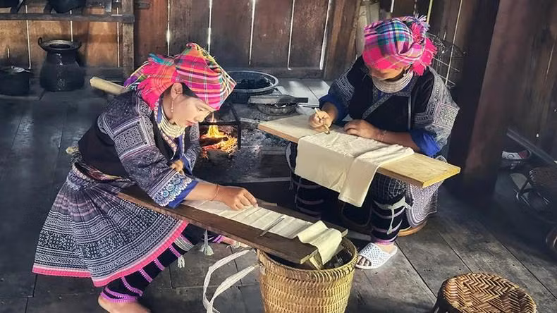 La diversité des cultures ethniques combinée à la beauté des monuments et des paysages a créé les conditions nécessaires au développement rapide du tourisme à Than Uyen. Photo : NDEL.