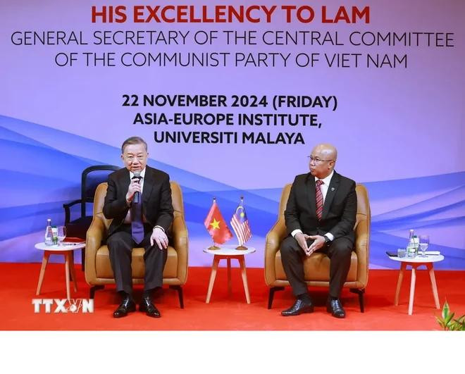 Dans le cadre de sa visite officielle en Malaisie, le secrétaire général du Comité central du Parti communiste du Vietnam (PCV), To Lam, accompagné d’une délégation de haut rang, s’est rendu à l’Université de Malaisie (Université de Malaya) à Kuala Lumpur, où il a prononcé un discours significatif le 22 novembre. Photo : VNA.