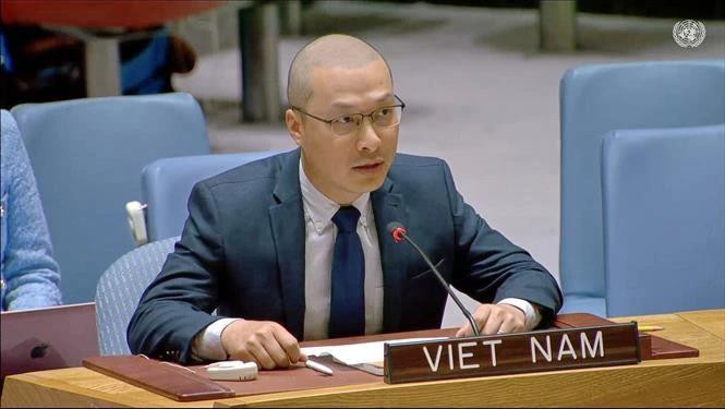 Le ministre conseiller Nguyen Hoang Nguyen, chef adjoint de la Mission permanente du Vietnam auprès de l'ONU, lors du débat. Photo : VNA.