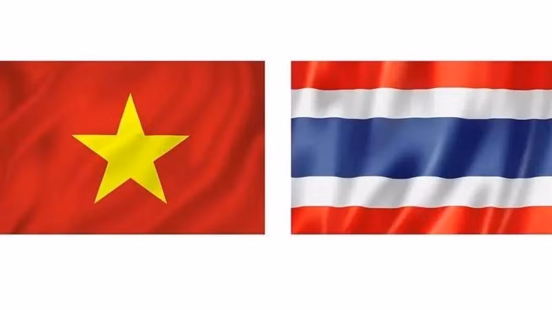 Les drapeaux vietnamien et thaïlandais. Photo : VNA.