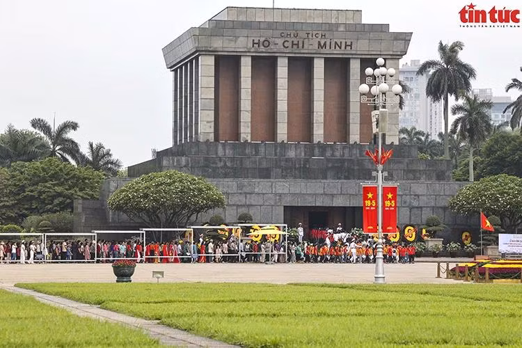 Le mausolée du président Hô Chi Minh. Photo : VNA.