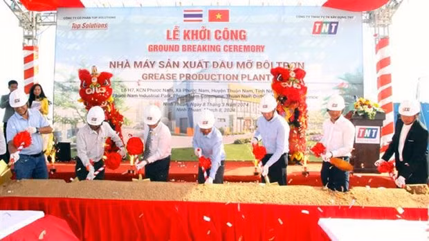 Une usine d'huile lubrifiante, d'un investissement de 5,5 millions de dollars est mise en chantier le 8 mars dans la zone industrielle de Phuoc Nam, district de Thuan Nam, province centrale de Ninh Thuân. Photo : VNA.