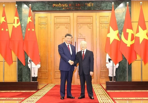 Le Secrétaire général du Parti communiste du Vietnam Nguyen Phu Trong (droite) et le Secrétaire général du Parti communiste chinois et Président chinois Xi Jinping. Photo : VNA
