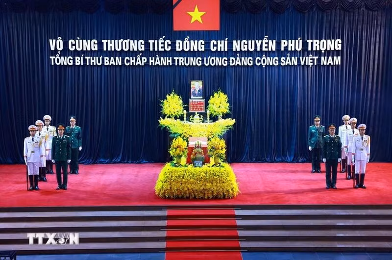 Le cercueil du dirigeant vietnamien est déposé à la Maison funèbre nationale à Hanoï. Photo : VNA.