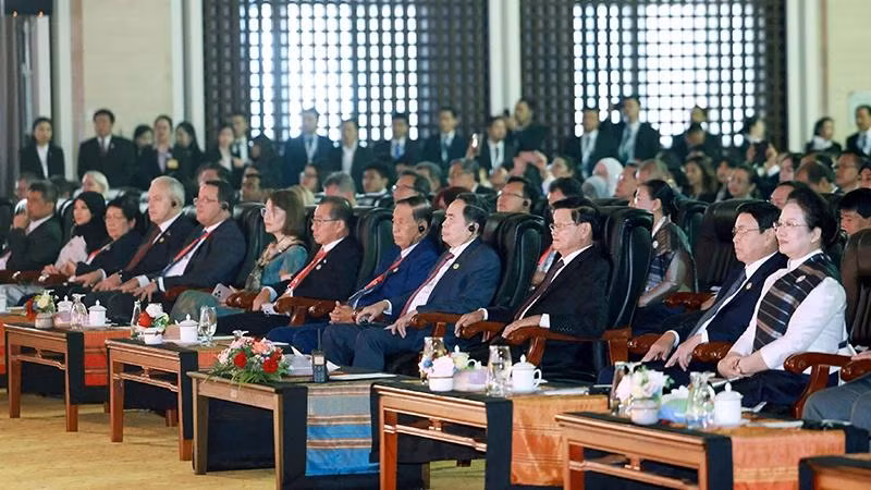 Le thème de l'Assemblée générale de l'AIPA-45 « Le rôle de l'AN dans le renforcement de la connectivité et la croissance inclusive de l'ASEAN ». Photo : VNA.