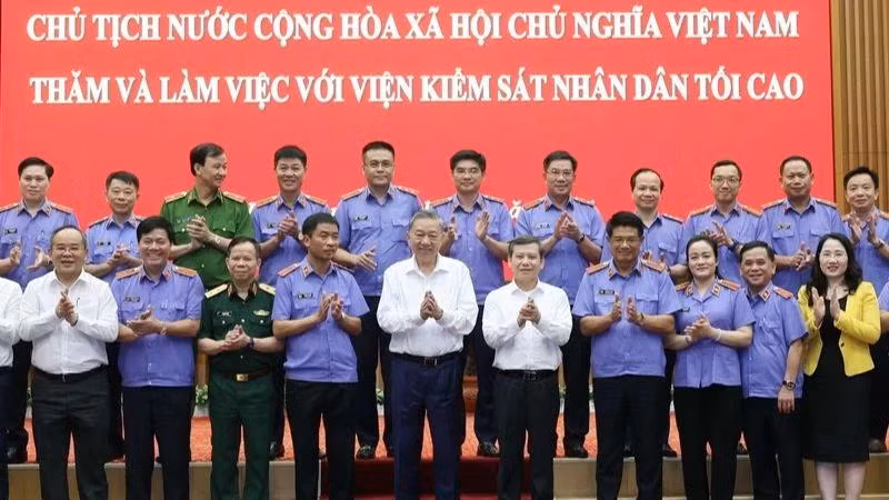 Le président To Lam à la séance de travail avec des responsables du Parquet populaire suprême. Photo : NDEL.