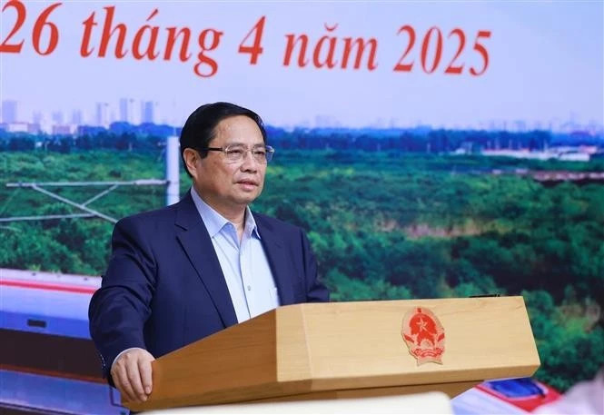 Le Premier ministre Pham Minh Chinh à la 2e réunion du Comité de pilotage des principaux projets ferroviaires. Photo: VNA