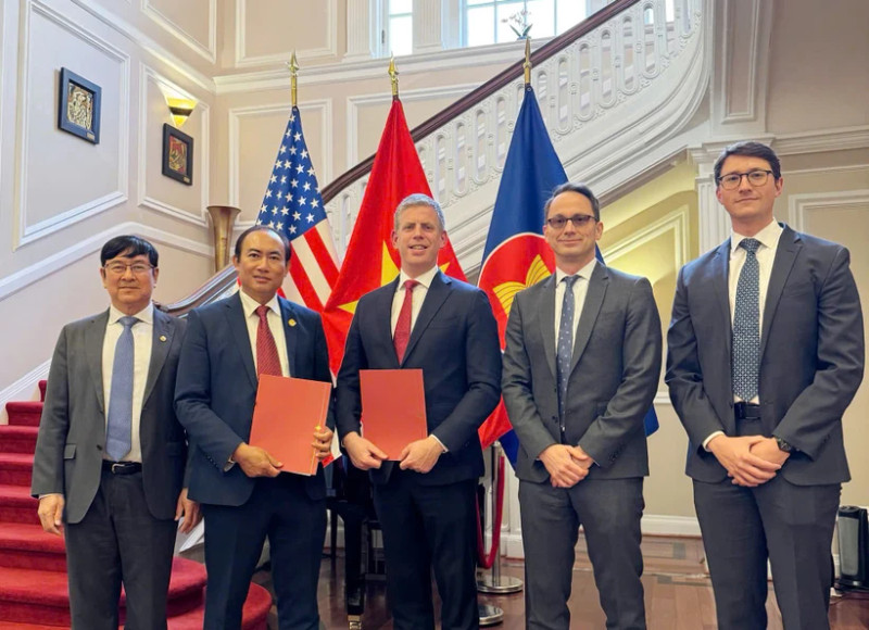 Signature de l'accord de financement entre Vietjet et AV AirFinance. Photo : Vietjet.