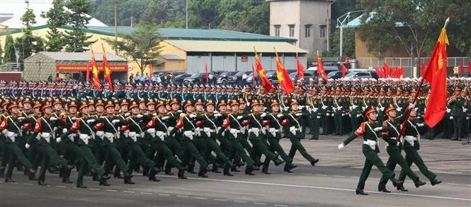 Entraînement militaire à Dông Nai en préparation du défilé du 50e anniversaire de la Réunification nationale