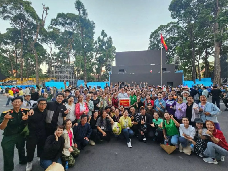 Les Viet kieu reviennent au pays natal. Photo : baoquocte.vn 