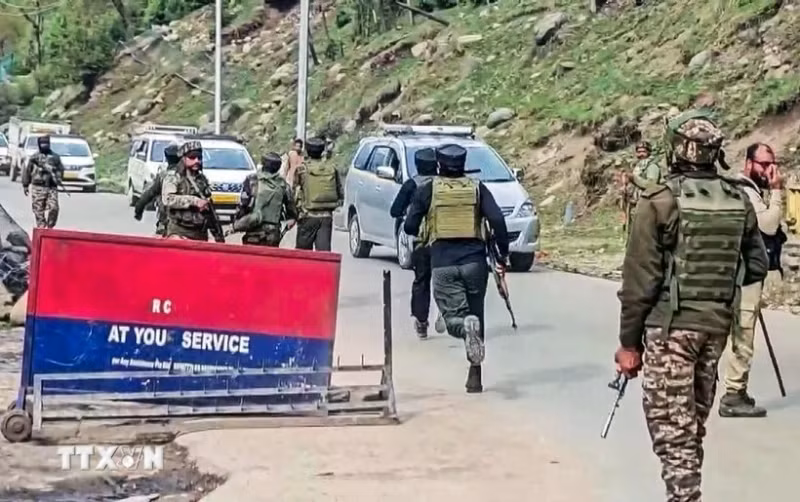 Des agents de sécurité indiens sont déployés sur les lieux. Photo : ANI/VNA.