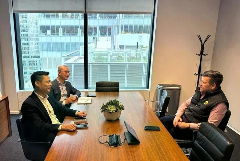 Lors de la séance de travail. Photo: VNA