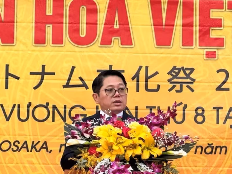 Le consul général du Vietnam à Osaka, Ngô Trinh Hà, lors de l'ouverture du festival. Photo : VNA/CVN