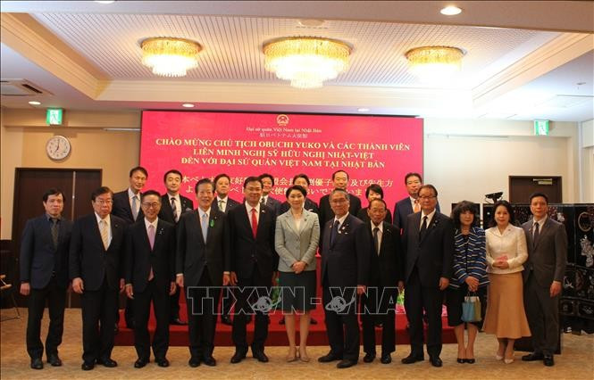 Lors de rencontre entre l’ambassadeur vietnamien au Japon et l'Alliance d'amitié parlementaire Japon-Vietnam. Photo : VNA.