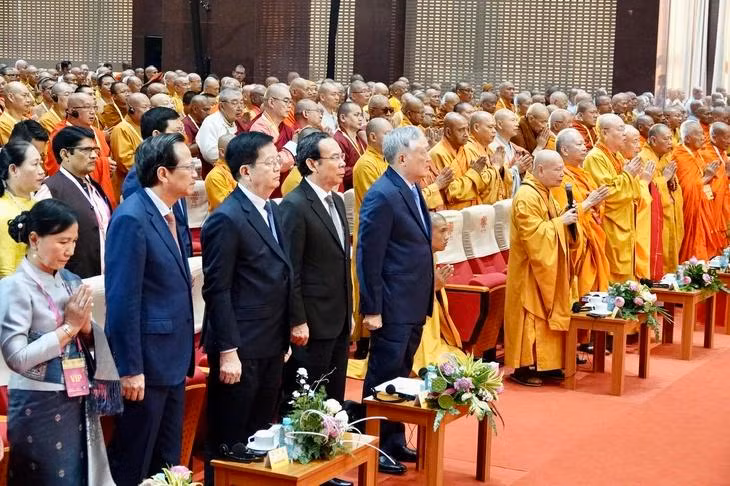 Lors de la cérémonie de clôture du Vesak 2025. Photo : tuoitre.vn Lors de la cérémonie de clôture du Vesak 2025. Photo : tuoitre.vn