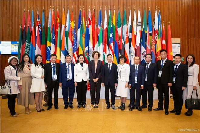 La délégation vietnamienne rencontre la Directrice générale de l'UNESCO, Audrey Azoulay. Photo : VNA.