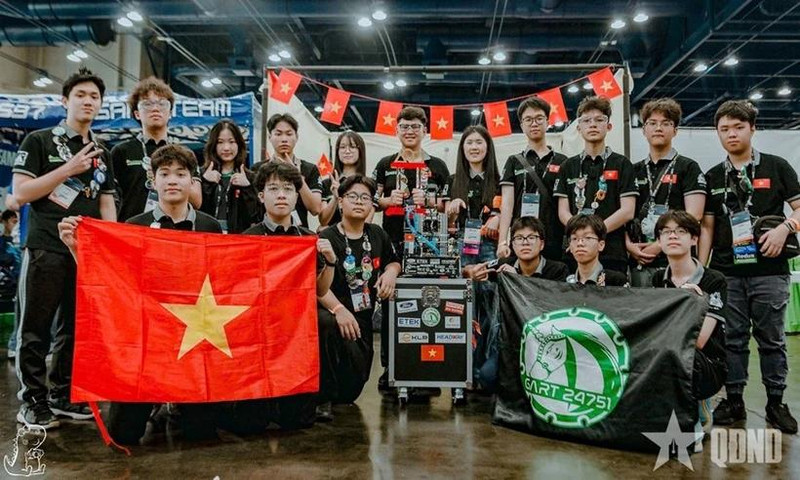 L’équipe de robotique GreenAms 24751 du lycée d’excellence Hanoï-Amsterdam. Photo : qdnd.vn