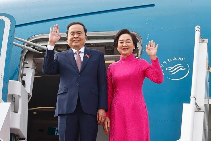 Le président de l'Assemblée nationale, Tran Thanh Man, son épouse, Nguyen Thi Thanh Nga quittent Erevan le 5 avril au matin (heure locale) pour l'Ouzbékistan, où ils participeront à la 150e Assemblée de l'Union interparlementaire (UIP-150). Photo : VNA.