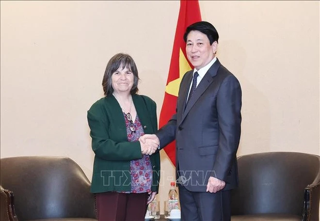 Le président vietnamien, Luong Cuong, et la présidente de l'Institut culturel d'amitié Chili-Vietnam, Patricia Abarzua. Photo : VNA.