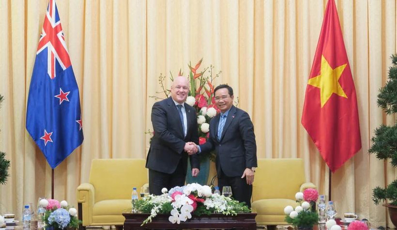 Le président du Comité populaire de Hô Chi Minh-Ville, Nguyen Van Duoc (droite) et le Premier ministre néo-zélandais Christopher Luxon. Photo : VNA.
