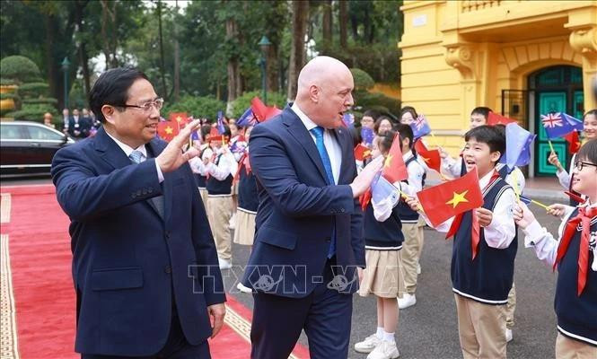 Le Premier ministre Pham Minh Chinh et son homologue néo-zélandais Christopher Luxon (à droite). Photo : VNA.