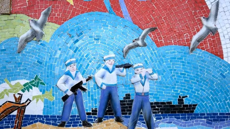 L’image de soldats de la marine et de mouettes. L’image de soldats de la marine et de mouettes.