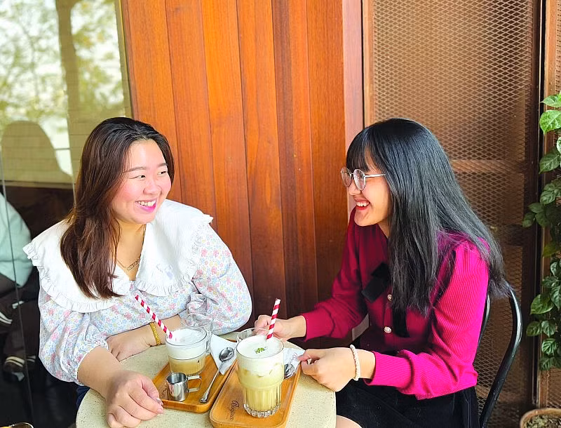 Lattanaphone Phetphilanon (à droite). Photo : thoidai.com.vn