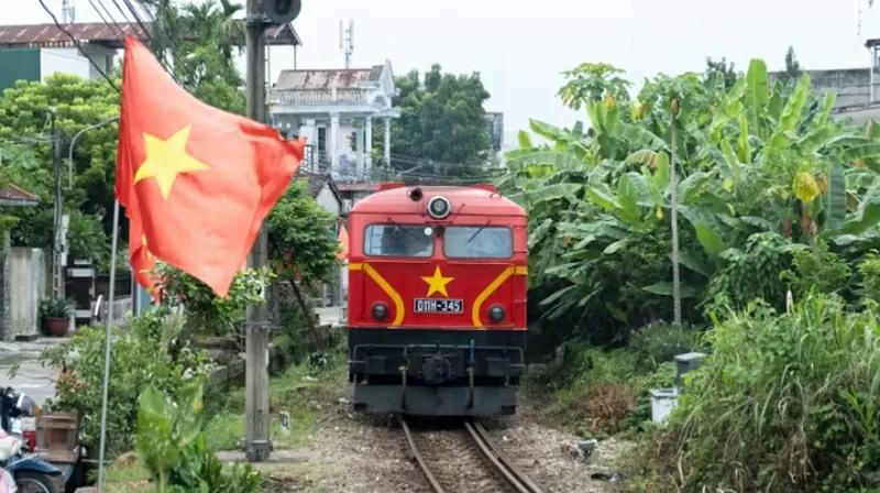 Le train Thông Nhât de 1 700 km de long qui s'étend de Hanoi à Hô Chi Minh-Ville. Photo : baoquocte.vn