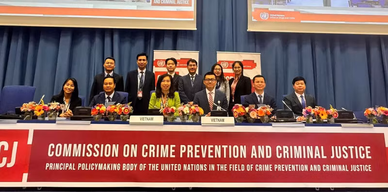 La délégation vietnamienne la 34e session de la Commission des Nations Unies pour la prévention du crime et la justice pénale (CCPCJ34) à Vienne. Photo : baoquocte.vn