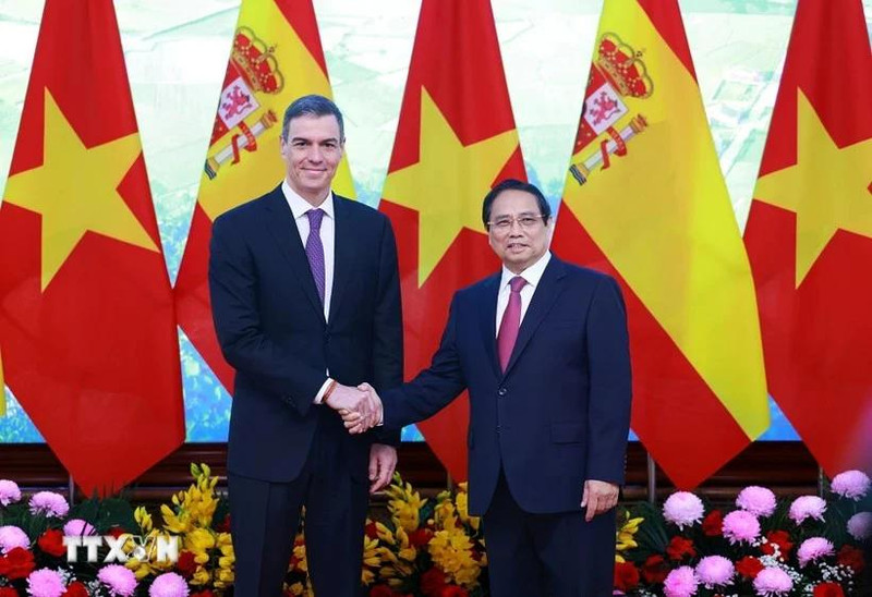 Le Premier ministre vietnamien Pham Minh Chinh (droite) et son homologue espagnol, Pedro Sánchez. Photo : VNA.