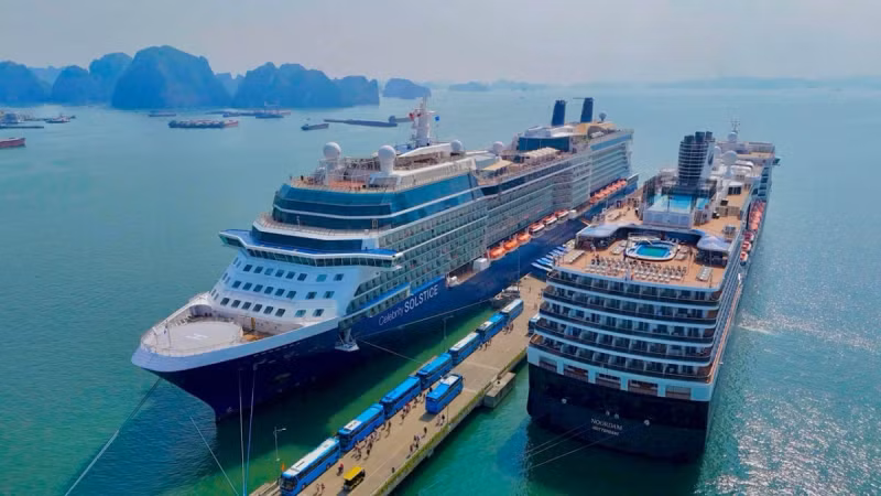 Quang Ninh ambitionne d’accueillir 20 millions de visiteurs en 2025, dont 4,5 millions de touristes internationaux. Photo : VOV.