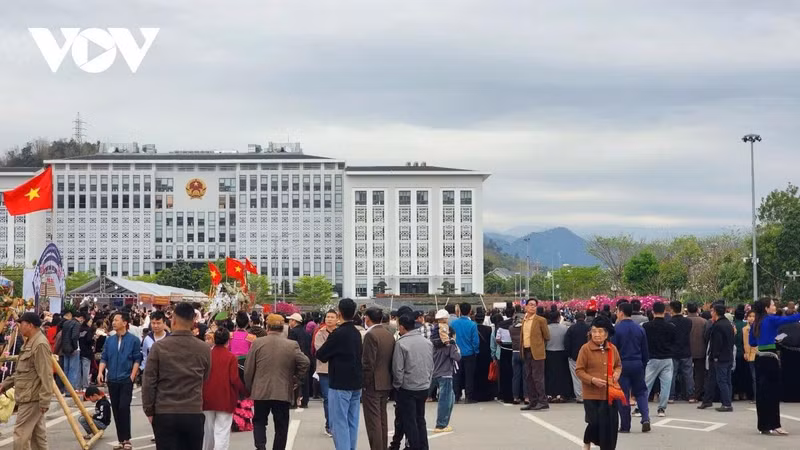 Le Festival des fleurs de Ban 2025 vise à répondre aux besoins culturels et spirituels du public tout en préservant et en promouvant les identités culturelles ethniques, en mettant en valeur le potentiel culturel et touristique de la ville de Son La et en attirant des visiteurs nationaux et internationaux.