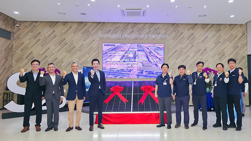 Cérémonie de lancement du projet d'énergie solaire sur les toits de l'usine de Bac Ninh. Photo : baodautu.vn
