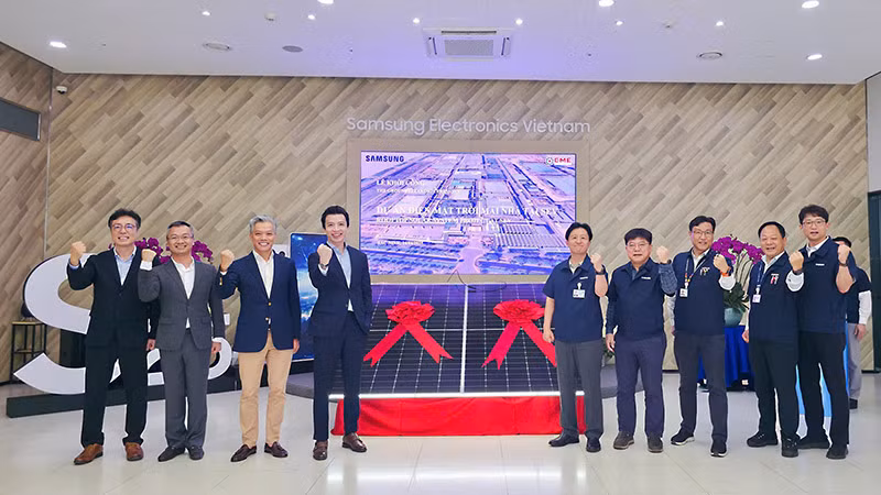 Cérémonie de lancement du projet d'énergie solaire sur les toits de l'usine de Bac Ninh. Photo : baodautu.vn