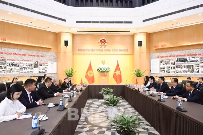 Vue de la rencontre au siège du ministère de l'Industrie et du Commerce. Photo : VNA.