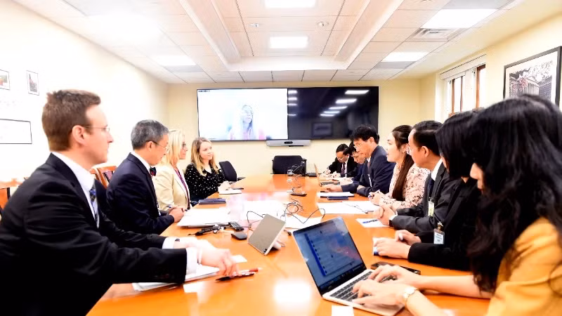 Séance de travail. Photo : NDEL.