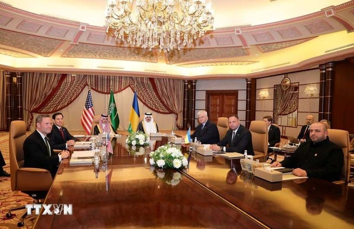 Les délégations américaine et ukrainienne en pourparlers à Djeddah, en Arabie saoudite, le 11 mars 2025. Photo : THX/TTXVN.