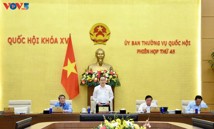 Le président de l’Assemblée nationale vietnamienne Tran Thanh Man (debout) prend la parole lors de la 45ᵉ session du Comité permanent de l’organe législatif. Photo : VOV.