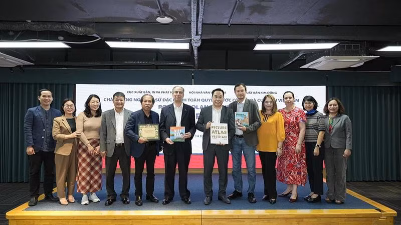 Lors de la réunion tenue le 18 mars à Hanoi. Photo : NDEL