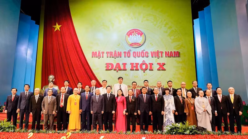 18 Vietnamiens d'outre-mer ont été élus membres du Comité central du Front de la Patrie du mandat 2024-2029. Photo : baoquocte.vn