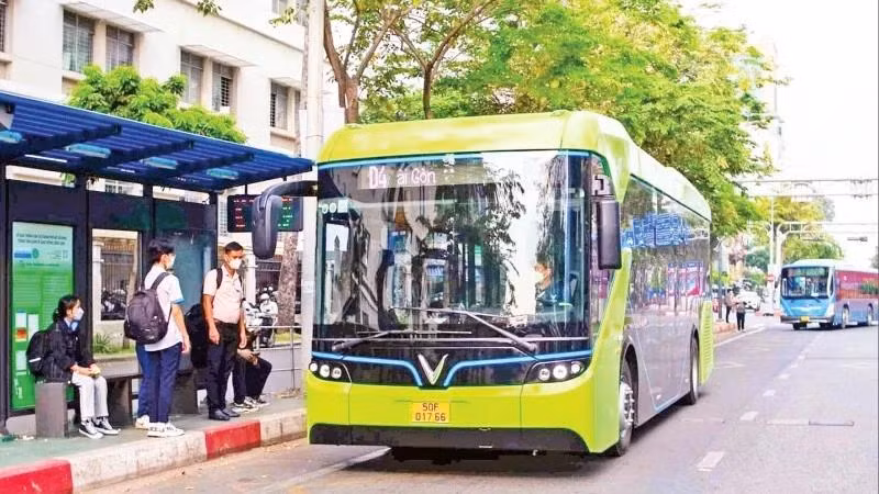 Hanoï et Hô Chi Minh-Ville accélèrent la transition vers un réseau de bus « verts ». Photo : NDEL.