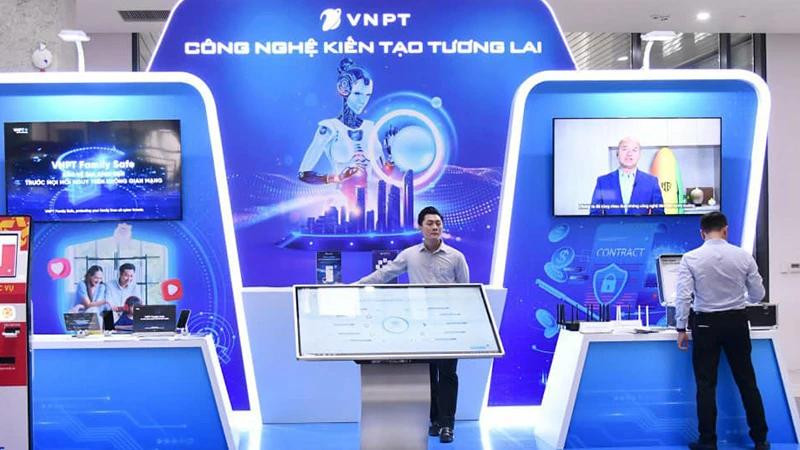 Un stand de la compagnie VNPT IT lors de l'événement « Journée de la transformation numérique » le 10 octobre 2024 du ministère de la Sécurité publique. Photo : vnptit.vn