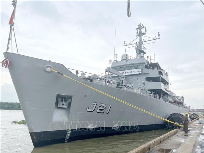 Le navire INS Darshak. Photo : VNA.