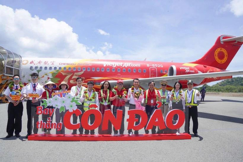 La compagnie aérienne Vietjet inaugure le 19 avril deux nouvelles liaisons directes reliant Hanoï et Hô Chi Minh-Ville vers l'île de Con Dao. Photo : VNA