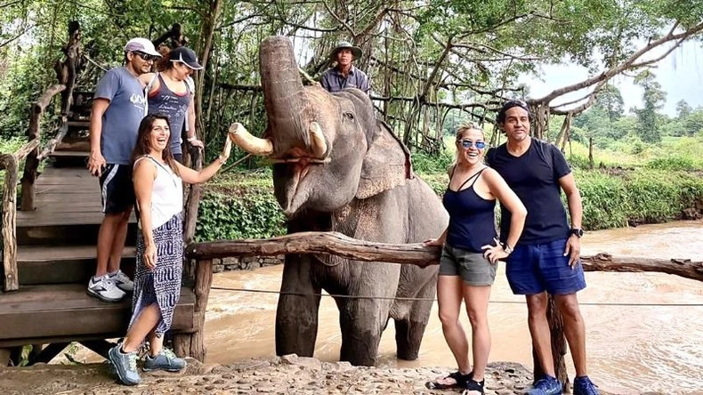 Le tourisme respectueux des éléphants est la bonne direction à suivre. Photo : NDEL