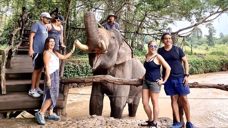 Le tourisme respectueux des éléphants est la bonne direction à suivre. Photo : NDEL