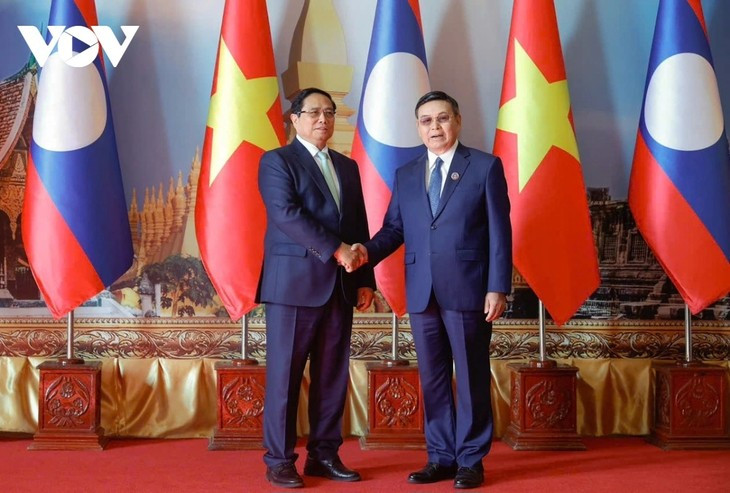 Le Premier ministre Pham Minh Chinh (gauche) et le président de l'Assemblée nationale du Laos, Saysomphone Phomvihane. Photo : VOV.